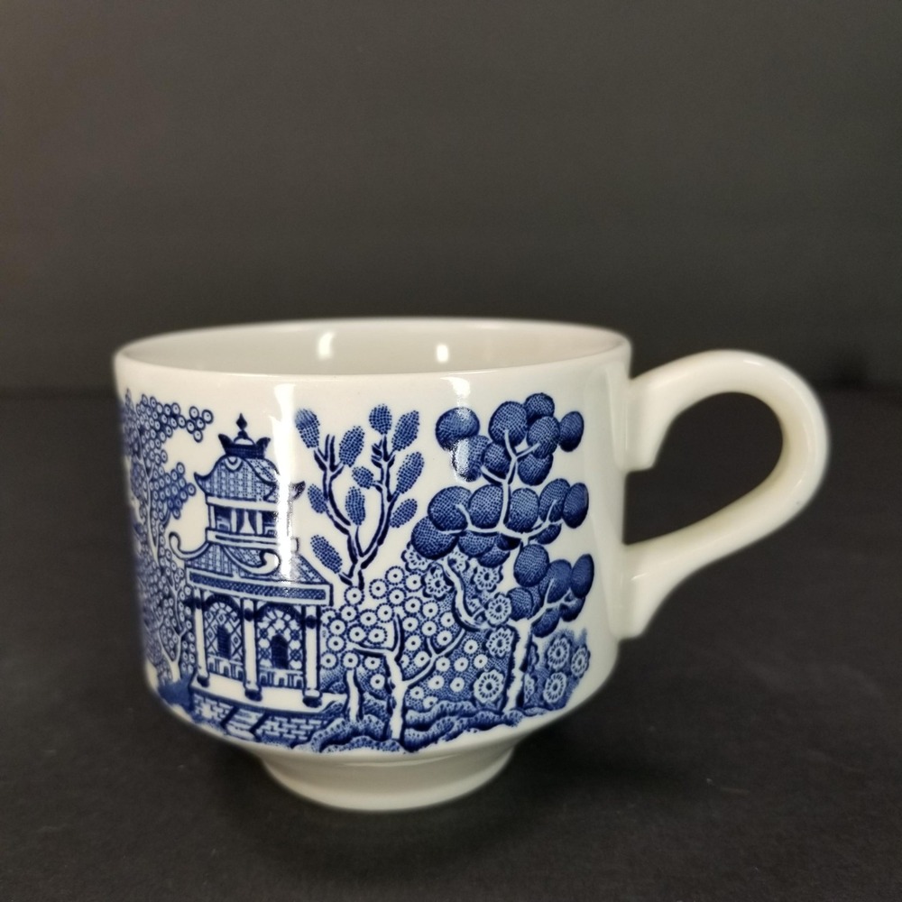 Churchill England Blue Willow Tea Cup Blue White Chinoiserie‎ Made in England